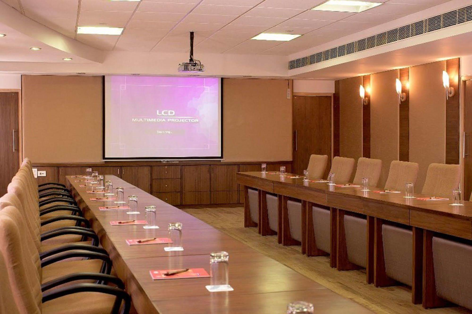 Hotel Cambay Sapphire, Gandhinagar Exterior foto
